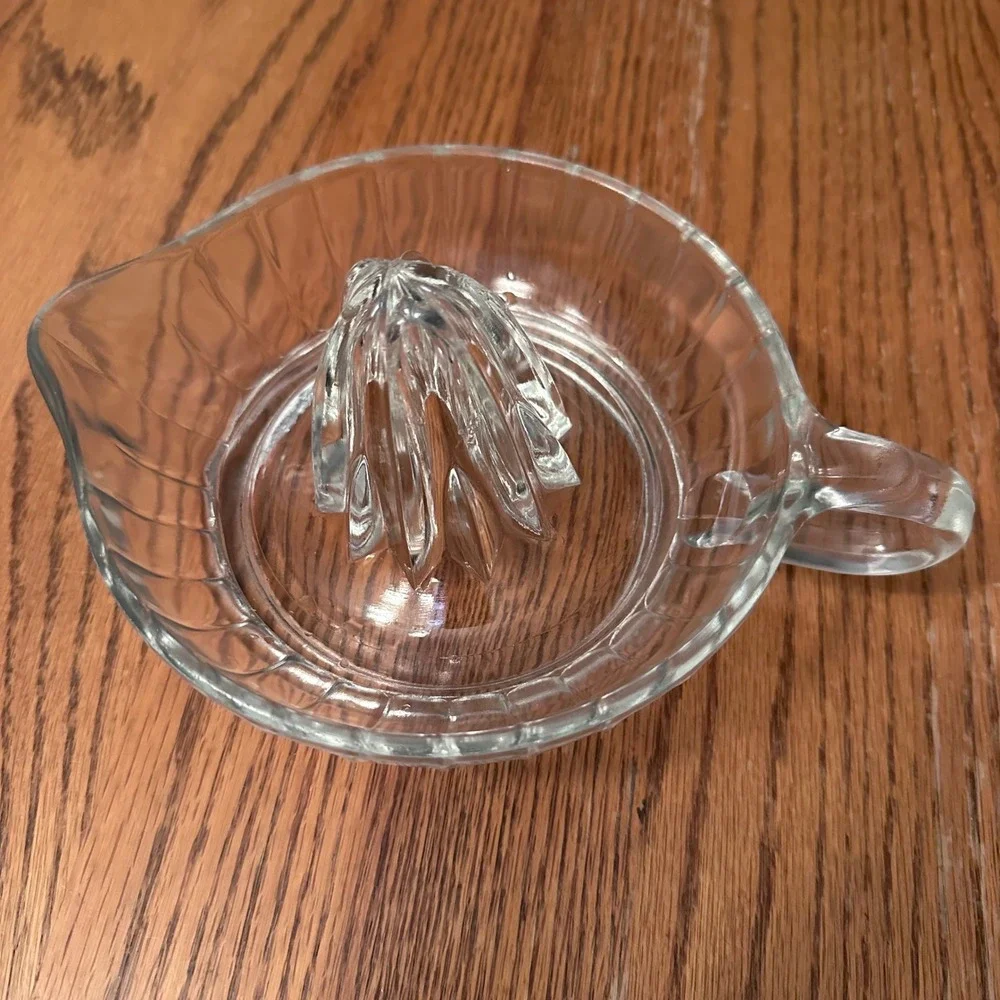 Vintage Glass Citrus Juicer Reamer Clear Excellent Starburst Base
